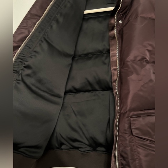 Theory Oversized Puffer Jacket in Maroon NWT Size M/L - Picture 4 of 6